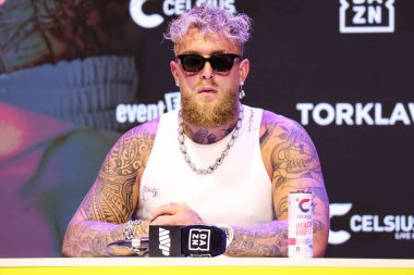 Amerikalı profesyonel boksör ve aktör Jake 'El Gallo de Dorado' Paul, 14 Mayıs 2025 'te Hollywood, Los Angeles, Kaliforniya, ABD' de düzenlenen Jake Paul - Julio Cesar Chavez Jr. Basın Konferansına katıldı..         