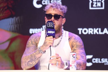 Amerikalı profesyonel boksör ve aktör Jake 'El Gallo de Dorado' Paul, 14 Mayıs 2025 'te Hollywood, Los Angeles, Kaliforniya, ABD' de düzenlenen Jake Paul - Julio Cesar Chavez Jr. Basın Konferansına katıldı..        