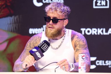 Amerikalı profesyonel boksör ve aktör Jake 'El Gallo de Dorado' Paul, 14 Mayıs 2025 'te Hollywood, Los Angeles, Kaliforniya, ABD' de düzenlenen Jake Paul - Julio Cesar Chavez Jr. Basın Konferansına katıldı..        