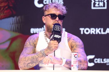 Amerikalı profesyonel boksör ve aktör Jake 'El Gallo de Dorado' Paul, 14 Mayıs 2025 'te Hollywood, Los Angeles, Kaliforniya, ABD' de düzenlenen Jake Paul - Julio Cesar Chavez Jr. Basın Konferansına katıldı..        