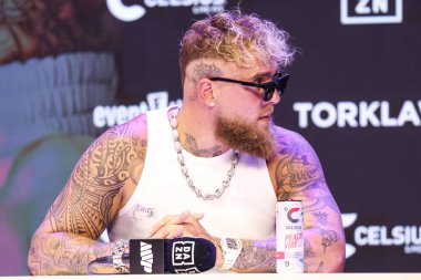 Amerikalı profesyonel boksör ve aktör Jake 'El Gallo de Dorado' Paul, 14 Mayıs 2025 'te Hollywood, Los Angeles, Kaliforniya, ABD' de düzenlenen Jake Paul - Julio Cesar Chavez Jr. Basın Konferansına katıldı..        