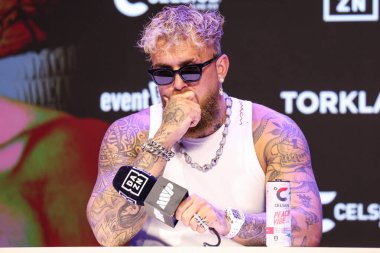 Amerikalı profesyonel boksör ve aktör Jake 'El Gallo de Dorado' Paul, 14 Mayıs 2025 'te Hollywood, Los Angeles, Kaliforniya, ABD' de düzenlenen Jake Paul - Julio Cesar Chavez Jr. Basın Konferansına katıldı..        
