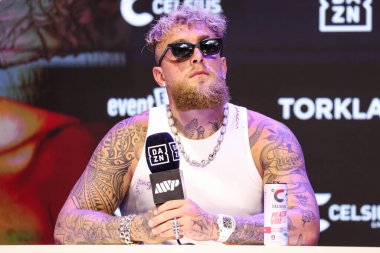 Amerikalı profesyonel boksör ve aktör Jake 'El Gallo de Dorado' Paul, 14 Mayıs 2025 'te Hollywood, Los Angeles, Kaliforniya, ABD' de düzenlenen Jake Paul - Julio Cesar Chavez Jr. Basın Konferansına katıldı..        