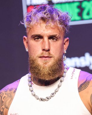 Amerikalı profesyonel boksör ve aktör Jake 'El Gallo de Dorado' Paul, 14 Mayıs 2025 'te Hollywood, Los Angeles, Kaliforniya, ABD' de düzenlenen Jake Paul - Julio Cesar Chavez Jr. Basın Konferansına katıldı..         
