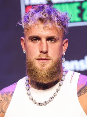 Amerikalı profesyonel boksör ve aktör Jake 'El Gallo de Dorado' Paul, 14 Mayıs 2025 'te Hollywood, Los Angeles, Kaliforniya, ABD' de düzenlenen Jake Paul - Julio Cesar Chavez Jr. Basın Konferansına katıldı..         