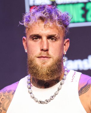 Amerikalı profesyonel boksör ve aktör Jake 'El Gallo de Dorado' Paul, 14 Mayıs 2025 'te Hollywood, Los Angeles, Kaliforniya, ABD' de düzenlenen Jake Paul - Julio Cesar Chavez Jr. Basın Konferansına katıldı..        