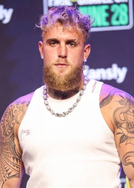 Amerikalı profesyonel boksör ve aktör Jake 'El Gallo de Dorado' Paul, 14 Mayıs 2025 'te Hollywood, Los Angeles, Kaliforniya, ABD' de düzenlenen Jake Paul - Julio Cesar Chavez Jr. Basın Konferansına katıldı..         