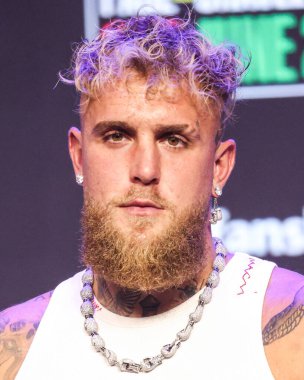 Amerikalı profesyonel boksör ve aktör Jake 'El Gallo de Dorado' Paul, 14 Mayıs 2025 'te Hollywood, Los Angeles, Kaliforniya, ABD' de düzenlenen Jake Paul - Julio Cesar Chavez Jr. Basın Konferansına katıldı..        