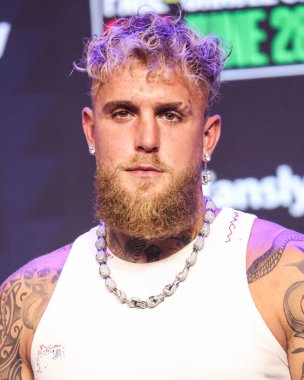 Amerikalı profesyonel boksör ve aktör Jake 'El Gallo de Dorado' Paul, 14 Mayıs 2025 'te Hollywood, Los Angeles, Kaliforniya, ABD' de düzenlenen Jake Paul - Julio Cesar Chavez Jr. Basın Konferansına katıldı..        