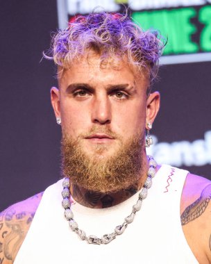 Amerikalı profesyonel boksör ve aktör Jake 'El Gallo de Dorado' Paul, 14 Mayıs 2025 'te Hollywood, Los Angeles, Kaliforniya, ABD' de düzenlenen Jake Paul - Julio Cesar Chavez Jr. Basın Konferansına katıldı..         
