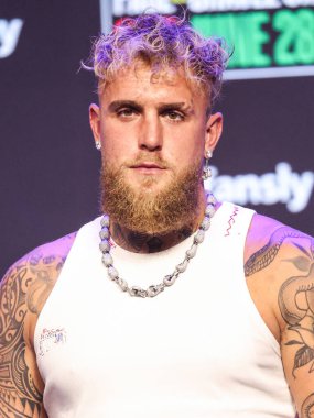 Amerikalı profesyonel boksör ve aktör Jake 'El Gallo de Dorado' Paul, 14 Mayıs 2025 'te Hollywood, Los Angeles, Kaliforniya, ABD' de düzenlenen Jake Paul - Julio Cesar Chavez Jr. Basın Konferansına katıldı..         