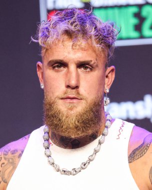 Amerikalı profesyonel boksör ve aktör Jake 'El Gallo de Dorado' Paul, 14 Mayıs 2025 'te Hollywood, Los Angeles, Kaliforniya, ABD' de düzenlenen Jake Paul - Julio Cesar Chavez Jr. Basın Konferansına katıldı..         