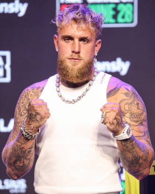 Amerikalı profesyonel boksör ve aktör Jake 'El Gallo de Dorado' Paul, 14 Mayıs 2025 'te Hollywood, Los Angeles, Kaliforniya, ABD' de düzenlenen Jake Paul - Julio Cesar Chavez Jr. Basın Konferansına katıldı..        