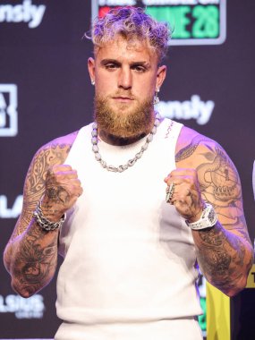 Amerikalı profesyonel boksör ve aktör Jake 'El Gallo de Dorado' Paul, 14 Mayıs 2025 'te Hollywood, Los Angeles, Kaliforniya, ABD' de düzenlenen Jake Paul - Julio Cesar Chavez Jr. Basın Konferansına katıldı..         