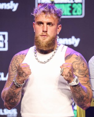 Amerikalı profesyonel boksör ve aktör Jake 'El Gallo de Dorado' Paul, 14 Mayıs 2025 'te Hollywood, Los Angeles, Kaliforniya, ABD' de düzenlenen Jake Paul - Julio Cesar Chavez Jr. Basın Konferansına katıldı..        
