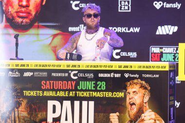 Amerikalı profesyonel boksör ve aktör Jake 'El Gallo de Dorado' Paul, 14 Mayıs 2025 'te Hollywood, Los Angeles, Kaliforniya, ABD' de düzenlenen Jake Paul - Julio Cesar Chavez Jr. Basın Konferansına katıldı..        