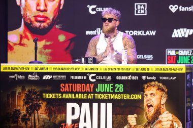 Amerikalı profesyonel boksör ve aktör Jake 'El Gallo de Dorado' Paul, 14 Mayıs 2025 'te Hollywood, Los Angeles, Kaliforniya, ABD' de düzenlenen Jake Paul - Julio Cesar Chavez Jr. Basın Konferansına katıldı..        