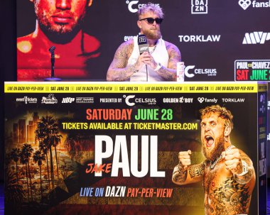 Amerikalı profesyonel boksör ve aktör Jake 'El Gallo de Dorado' Paul, 14 Mayıs 2025 'te Hollywood, Los Angeles, Kaliforniya, ABD' de düzenlenen Jake Paul - Julio Cesar Chavez Jr. Basın Konferansına katıldı..        