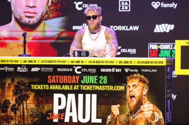 Amerikalı profesyonel boksör ve aktör Jake 'El Gallo de Dorado' Paul, 14 Mayıs 2025 'te Hollywood, Los Angeles, Kaliforniya, ABD' de düzenlenen Jake Paul - Julio Cesar Chavez Jr. Basın Konferansına katıldı..        
