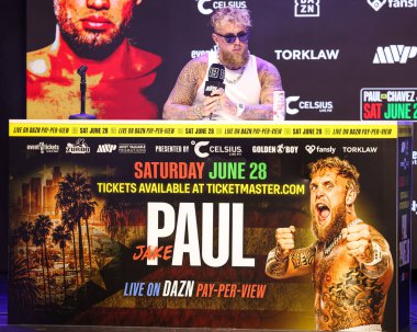 Amerikalı profesyonel boksör ve aktör Jake 'El Gallo de Dorado' Paul, 14 Mayıs 2025 'te Hollywood, Los Angeles, Kaliforniya, ABD' de düzenlenen Jake Paul - Julio Cesar Chavez Jr. Basın Konferansına katıldı..        