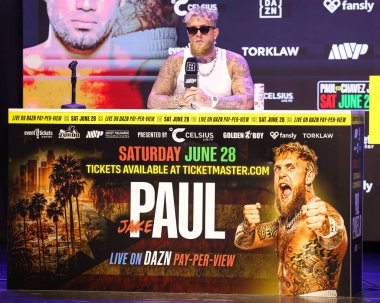 Amerikalı profesyonel boksör ve aktör Jake 'El Gallo de Dorado' Paul, 14 Mayıs 2025 'te Hollywood, Los Angeles, Kaliforniya, ABD' de düzenlenen Jake Paul - Julio Cesar Chavez Jr. Basın Konferansına katıldı..        