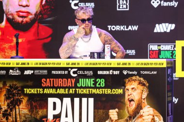 Amerikalı profesyonel boksör ve aktör Jake 'El Gallo de Dorado' Paul, 14 Mayıs 2025 'te Hollywood, Los Angeles, Kaliforniya, ABD' de düzenlenen Jake Paul - Julio Cesar Chavez Jr. Basın Konferansına katıldı..        