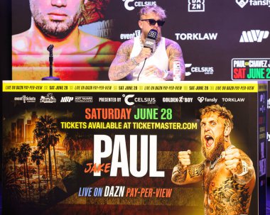 Amerikalı profesyonel boksör ve aktör Jake 'El Gallo de Dorado' Paul, 14 Mayıs 2025 'te Hollywood, Los Angeles, Kaliforniya, ABD' de düzenlenen Jake Paul - Julio Cesar Chavez Jr. Basın Konferansına katıldı..         