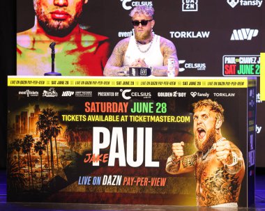 Amerikalı profesyonel boksör ve aktör Jake 'El Gallo de Dorado' Paul, 14 Mayıs 2025 'te Hollywood, Los Angeles, Kaliforniya, ABD' de düzenlenen Jake Paul - Julio Cesar Chavez Jr. Basın Konferansına katıldı..         