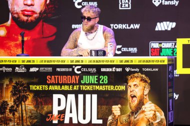 Amerikalı profesyonel boksör ve aktör Jake 'El Gallo de Dorado' Paul, 14 Mayıs 2025 'te Hollywood, Los Angeles, Kaliforniya, ABD' de düzenlenen Jake Paul - Julio Cesar Chavez Jr. Basın Konferansına katıldı..         