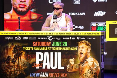 Amerikalı profesyonel boksör ve aktör Jake 'El Gallo de Dorado' Paul, 14 Mayıs 2025 'te Hollywood, Los Angeles, Kaliforniya, ABD' de düzenlenen Jake Paul - Julio Cesar Chavez Jr. Basın Konferansına katıldı..         