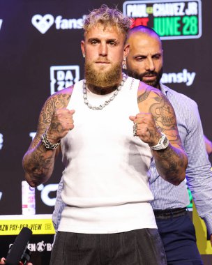 Amerikalı profesyonel boksör ve aktör Jake 'El Gallo de Dorado' Paul, 14 Mayıs 2025 'te Hollywood, Los Angeles, Kaliforniya, ABD' de düzenlenen Jake Paul - Julio Cesar Chavez Jr. Basın Konferansına katıldı.. 