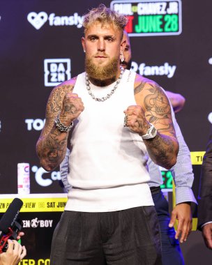 Amerikalı profesyonel boksör ve aktör Jake 'El Gallo de Dorado' Paul, 14 Mayıs 2025 'te Hollywood, Los Angeles, Kaliforniya, ABD' de düzenlenen Jake Paul - Julio Cesar Chavez Jr. Basın Konferansına katıldı.. 