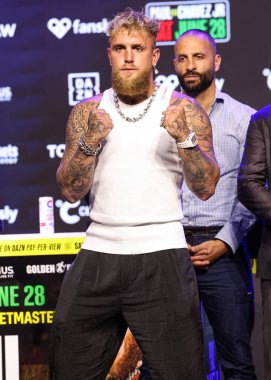 Amerikalı profesyonel boksör ve aktör Jake 'El Gallo de Dorado' Paul, 14 Mayıs 2025 'te Hollywood, Los Angeles, Kaliforniya, ABD' de düzenlenen Jake Paul - Julio Cesar Chavez Jr. Basın Konferansına katıldı.. 