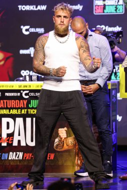 Amerikalı profesyonel boksör ve aktör Jake 'El Gallo de Dorado' Paul, 14 Mayıs 2025 'te Hollywood, Los Angeles, Kaliforniya, ABD' de düzenlenen Jake Paul - Julio Cesar Chavez Jr. Basın Konferansına katıldı.. 