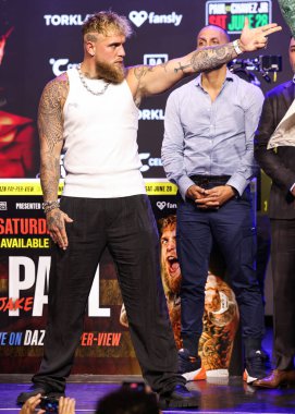 Amerikalı profesyonel boksör ve aktör Jake 'El Gallo de Dorado' Paul, 14 Mayıs 2025 'te Hollywood, Los Angeles, Kaliforniya, ABD' de düzenlenen Jake Paul - Julio Cesar Chavez Jr. Basın Konferansına katıldı.. 