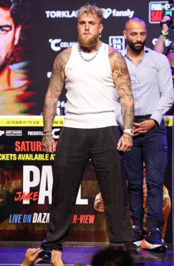 Amerikalı profesyonel boksör ve aktör Jake 'El Gallo de Dorado' Paul, 14 Mayıs 2025 'te Hollywood, Los Angeles, Kaliforniya, ABD' de düzenlenen Jake Paul - Julio Cesar Chavez Jr. Basın Konferansına katıldı.. 