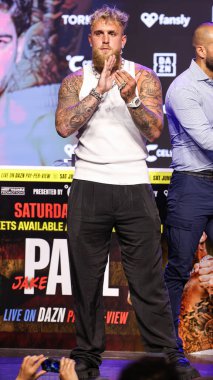 Amerikalı profesyonel boksör ve aktör Jake 'El Gallo de Dorado' Paul, 14 Mayıs 2025 'te Hollywood, Los Angeles, Kaliforniya, ABD' de düzenlenen Jake Paul - Julio Cesar Chavez Jr. Basın Konferansına katıldı.. 
