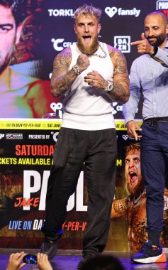 Amerikalı profesyonel boksör ve aktör Jake 'El Gallo de Dorado' Paul, 14 Mayıs 2025 'te Hollywood, Los Angeles, Kaliforniya, ABD' de düzenlenen Jake Paul - Julio Cesar Chavez Jr. Basın Konferansına katıldı.. 
