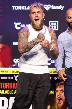 Amerikalı profesyonel boksör ve aktör Jake 'El Gallo de Dorado' Paul, 14 Mayıs 2025 'te Hollywood, Los Angeles, Kaliforniya, ABD' de düzenlenen Jake Paul - Julio Cesar Chavez Jr. Basın Konferansına katıldı.. 