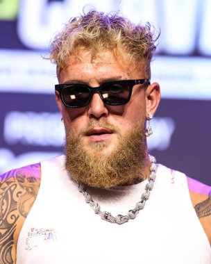 Amerikalı profesyonel boksör ve aktör Jake 'El Gallo de Dorado' Paul, 14 Mayıs 2025 'te Hollywood, Los Angeles, Kaliforniya, ABD' de düzenlenen Jake Paul - Julio Cesar Chavez Jr. Basın Konferansına katıldı..        