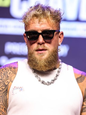 Amerikalı profesyonel boksör ve aktör Jake 'El Gallo de Dorado' Paul, 14 Mayıs 2025 'te Hollywood, Los Angeles, Kaliforniya, ABD' de düzenlenen Jake Paul - Julio Cesar Chavez Jr. Basın Konferansına katıldı..        