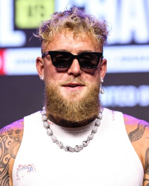 Amerikalı profesyonel boksör ve aktör Jake 'El Gallo de Dorado' Paul, 14 Mayıs 2025 'te Hollywood, Los Angeles, Kaliforniya, ABD' de düzenlenen Jake Paul - Julio Cesar Chavez Jr. Basın Konferansına katıldı..        
