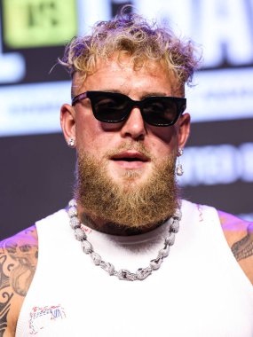 Amerikalı profesyonel boksör ve aktör Jake 'El Gallo de Dorado' Paul, 14 Mayıs 2025 'te Hollywood, Los Angeles, Kaliforniya, ABD' de düzenlenen Jake Paul - Julio Cesar Chavez Jr. Basın Konferansına katıldı..        