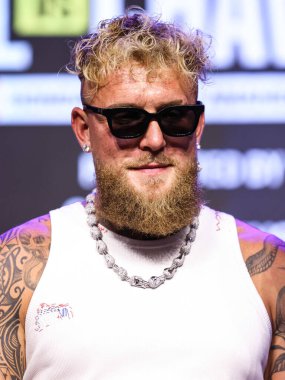 Amerikalı profesyonel boksör ve aktör Jake 'El Gallo de Dorado' Paul, 14 Mayıs 2025 'te Hollywood, Los Angeles, Kaliforniya, ABD' de düzenlenen Jake Paul - Julio Cesar Chavez Jr. Basın Konferansına katıldı..        