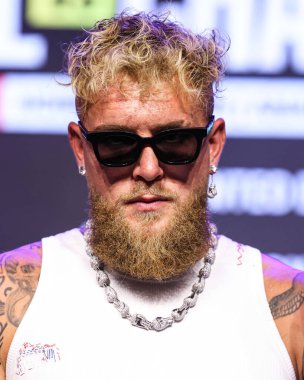 Amerikalı profesyonel boksör ve aktör Jake 'El Gallo de Dorado' Paul, 14 Mayıs 2025 'te Hollywood, Los Angeles, Kaliforniya, ABD' de düzenlenen Jake Paul - Julio Cesar Chavez Jr. Basın Konferansına katıldı..         