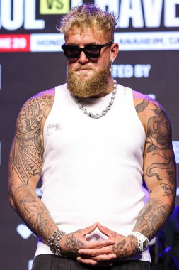 Amerikalı profesyonel boksör ve aktör Jake 'El Gallo de Dorado' Paul, 14 Mayıs 2025 'te Hollywood, Los Angeles, Kaliforniya, ABD' de düzenlenen Jake Paul - Julio Cesar Chavez Jr. Basın Konferansına katıldı..        