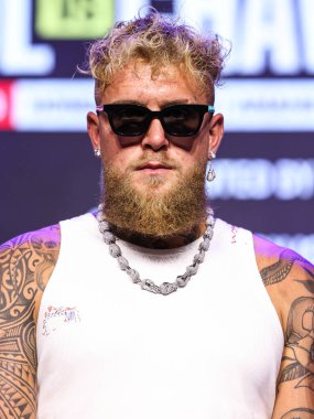 Amerikalı profesyonel boksör ve aktör Jake 'El Gallo de Dorado' Paul, 14 Mayıs 2025 'te Hollywood, Los Angeles, Kaliforniya, ABD' de düzenlenen Jake Paul - Julio Cesar Chavez Jr. Basın Konferansına katıldı..         