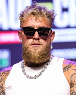 Amerikalı profesyonel boksör ve aktör Jake 'El Gallo de Dorado' Paul, 14 Mayıs 2025 'te Hollywood, Los Angeles, Kaliforniya, ABD' de düzenlenen Jake Paul - Julio Cesar Chavez Jr. Basın Konferansına katıldı..         