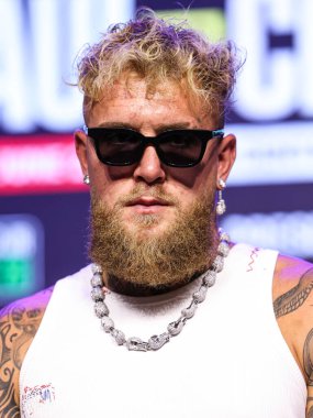 Amerikalı profesyonel boksör ve aktör Jake 'El Gallo de Dorado' Paul, 14 Mayıs 2025 'te Hollywood, Los Angeles, Kaliforniya, ABD' de düzenlenen Jake Paul - Julio Cesar Chavez Jr. Basın Konferansına katıldı..         