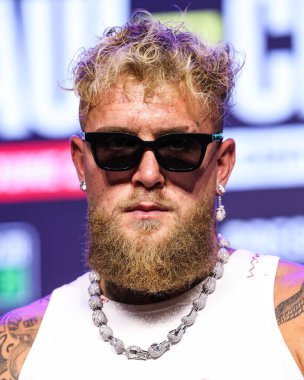 Amerikalı profesyonel boksör ve aktör Jake 'El Gallo de Dorado' Paul, 14 Mayıs 2025 'te Hollywood, Los Angeles, Kaliforniya, ABD' de düzenlenen Jake Paul - Julio Cesar Chavez Jr. Basın Konferansına katıldı..         